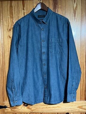 Banana Republic UNTUCKED Fit Men's Denim Button Down Casual Shirt